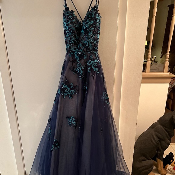 Prom dress - Picture 1 of 4
